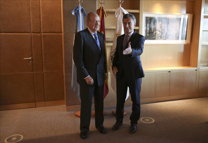 Mauricio Macri recibe al Rey Juan Carlos antes de su investidura Mauricio Macri recibe al Rey Juan Carlos antes de su investidura