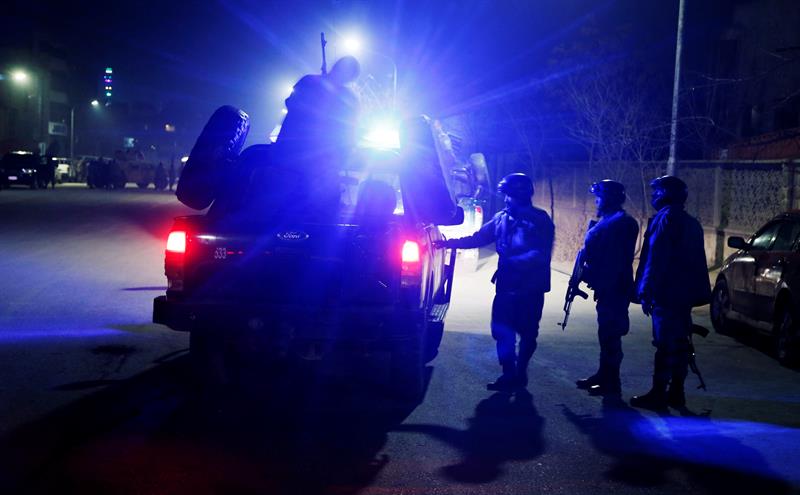 Mueren seis cooperantes de Cruz Roja tras un ataque a uno de sus convoyes en Afganistán Mueren seis cooperantes de Cruz Roja tras un ataque a uno de sus convoyes en Afganistán