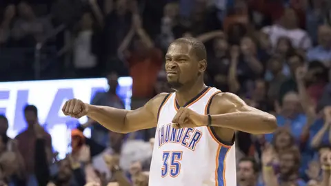 Kevin Durant celebra una canasta Kevin Durant celebra una canasta