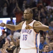 Kevin Durant celebra una canasta Kevin Durant celebra una canasta
