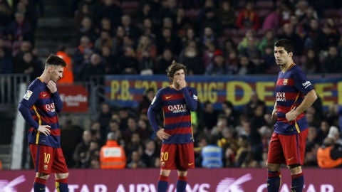 Los jugadores del Barcelona, contrariados