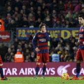 Los jugadores del Barcelona, contrariados