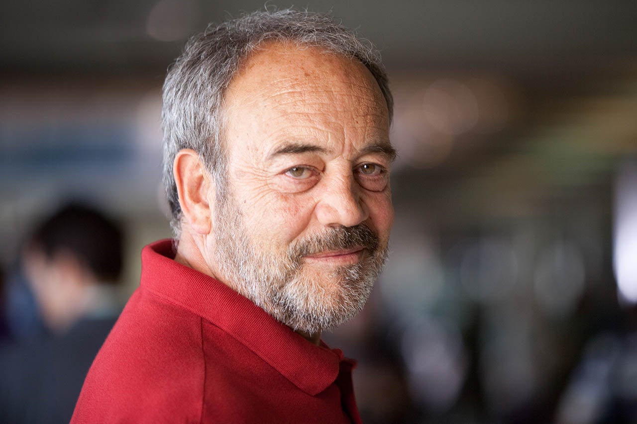 Tito Valverde nos lee un poema de Benedetti Tito Valverde nos lee un poema de Benedetti