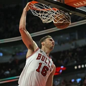 Pau Gasol hace un mate Pau Gasol hace un mate