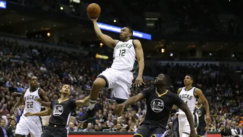 Jabari Parker entra a canasta Jabari Parker entra a canasta