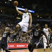 Jabari Parker entra a canasta Jabari Parker entra a canasta