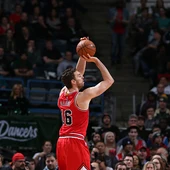 Pau Gasol tira a canasta en un partido con los Bulls Pau Gasol tira a canasta en un partido con los Bulls