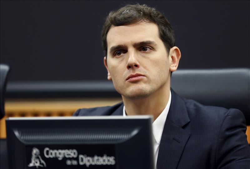 Albert Rivera: "Miente el que diga que no ha habido acuerdo a tres para la presidencia del Congreso" Albert Rivera: "Miente el que diga que no ha habido acuerdo a tres para la presidencia del Congreso"