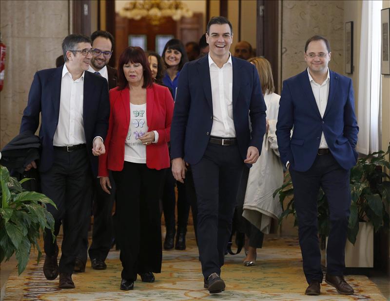 Las Cortes se constituyen hoy con Patxi López como presidente del Congreso Las Cortes se constituyen hoy con Patxi López como presidente del Congreso