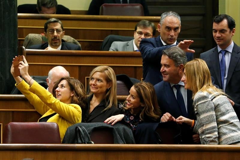 Llegadas en bici o diputados sin sitio, las anécdotas de la sesión constitutiva del Congreso Llegadas en bici o diputados sin sitio, las anécdotas de la sesión constitutiva del Congreso