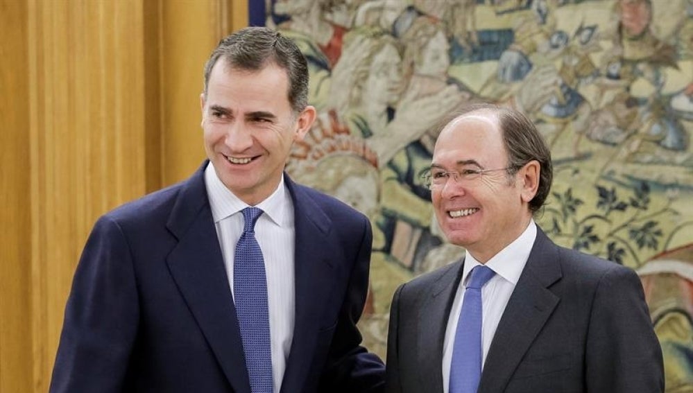El Rey recibe al presidente del Senado, Pío García-Escudero