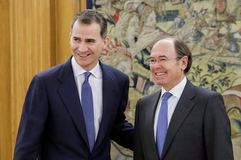 El Rey se reúne con García-Escudero tras recibir a López en Zarzuela El Rey se reúne con García-Escudero tras recibir a López en Zarzuela