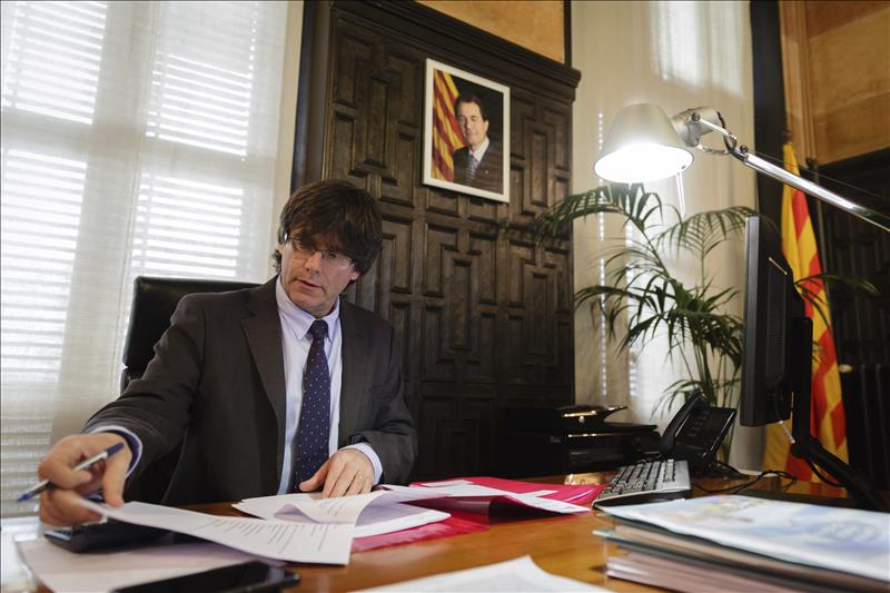 Los consellers prometen su cargo "de acuerdo con la ley" y "con lealtad al president" Los consellers prometen su cargo "de acuerdo con la ley" y "con lealtad al president"