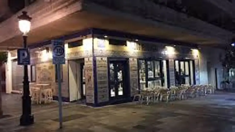 Restaurante Casablanca luce en Miguel Cano Vista de Restaurante Casablanca
