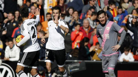 Negredo celebra su gol al Rayo
