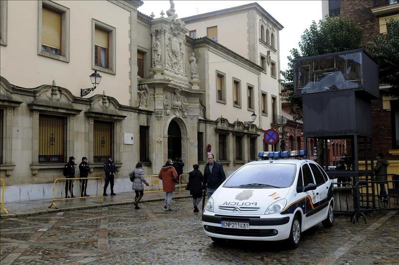 Cuatro mujeres y cinco hombres emitirán el veredicto por el crimen de Isabel Carrasco Cuatro mujeres y cinco hombres emitirán el veredicto por el crimen de Isabel Carrasco