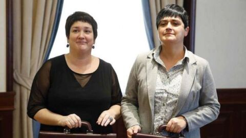 Las diputadas de EH Bildu, Marian Beitilarrangoitia y Onintza Enbeitia