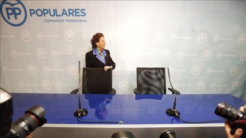 La senadora valenciana Rita Barbera, al inicio de la rueda de prensa en la que valora la constituci&oacute;n de los grupos parlamentarios en el Senado.
