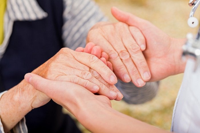 Los ciudadrealeños han podido descubrir las dificultades que experimentan las personas con artritis al realizar gestos tan cotidianos como tomar un café Los ciudadrealeños han podido descubrir las dificultades que experimentan las personas con artritis al realizar gestos tan cotidianos como tomar un café
