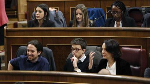 Pablo Iglesias, &Iacute;&ntilde;igo Errej&oacute;n y otros miembros de Podemos en el Congreso