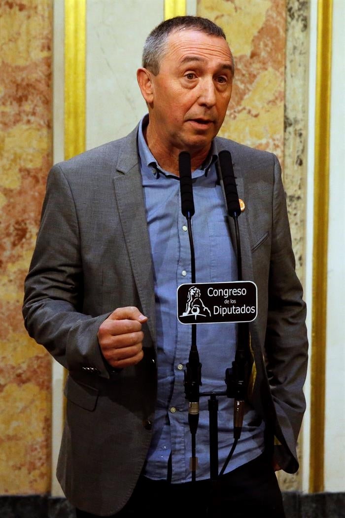 Joan Baldoví: "Hemos entendido que debíamos quedarnos en el minuto de silencio para mostrar el respeto a la persona" Joan Baldoví: "Hemos entendido que debíamos quedarnos en el minuto de silencio para mostrar el respeto a la persona"