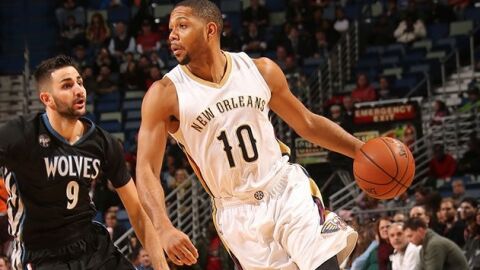 Eric Gordon, en acci&oacute;n ante Ricky Rubio
