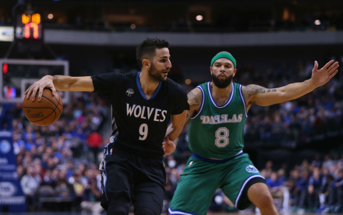 Los Wolves pierden ante Dallas y siguen de capa caída Los Wolves pierden ante Dallas y siguen de capa caída