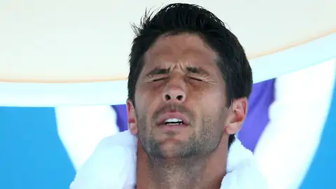 Verdasco trata de combatir el calor en su partido ante Sela Verdasco trata de combatir el calor en su partido ante Sela