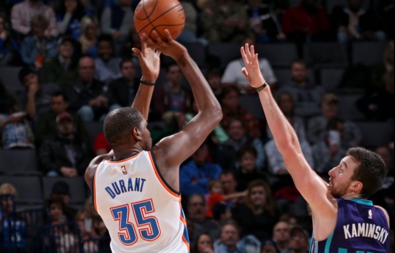 Sexta victoria consecutiva de los Thunder de Ibaka ante los Hornets Sexta victoria consecutiva de los Thunder de Ibaka ante los Hornets