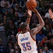 Durant, en acción ante los Hornets Durant, en acción ante los Hornets