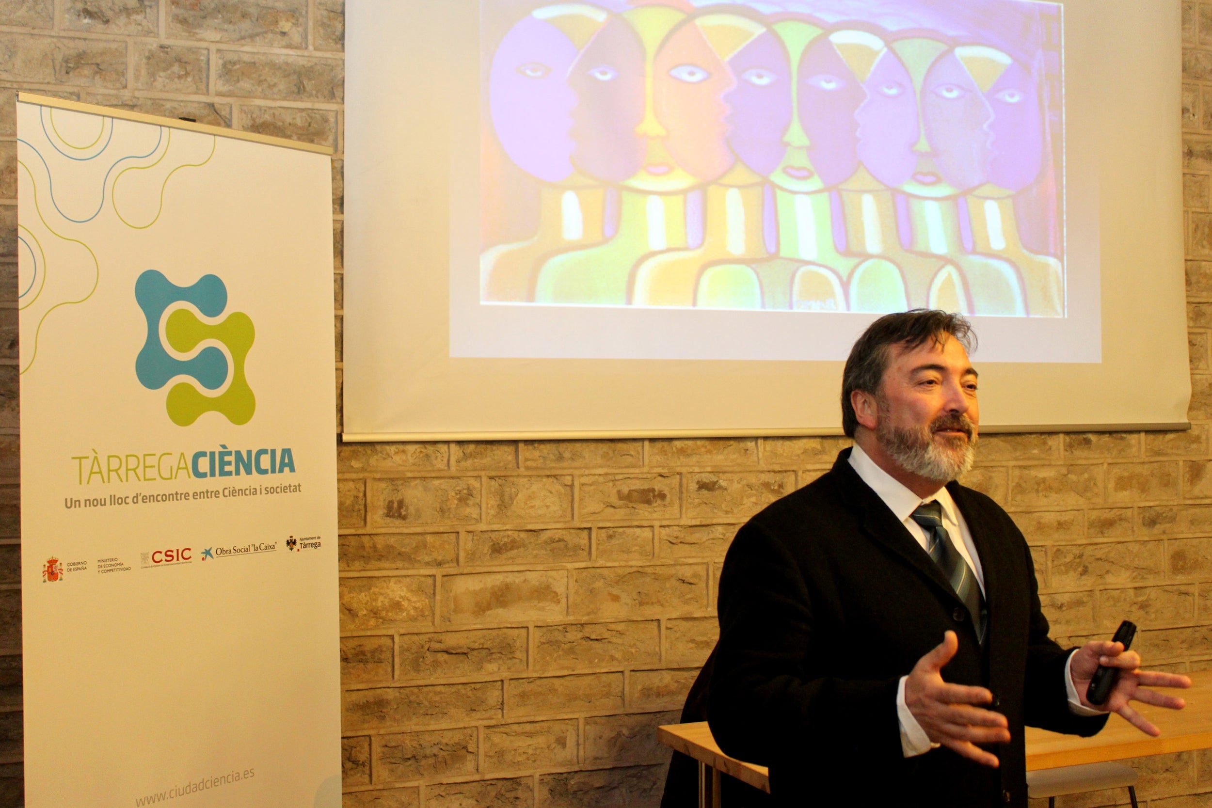 El investigador del Instituto de Neurociencia de la Universidad Miguel Hernández, nos explica porqué somos tan tontos con un cerebro tan listo El investigador del Instituto de Neurociencia de la Universidad Miguel Hernández, nos explica porqué somos tan tontos con un cerebro tan listo