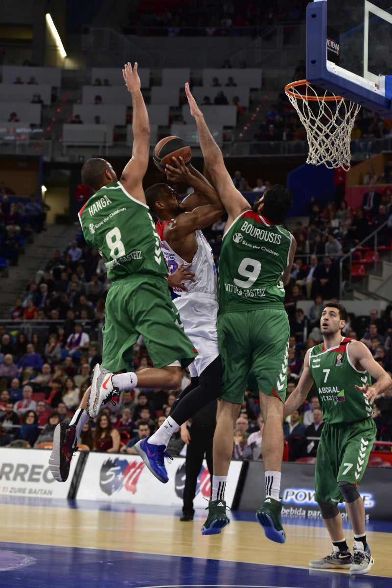 El Laboral Kutxa sorprende al CSKA en el Buesa Arena El Laboral Kutxa sorprende al CSKA en el Buesa Arena