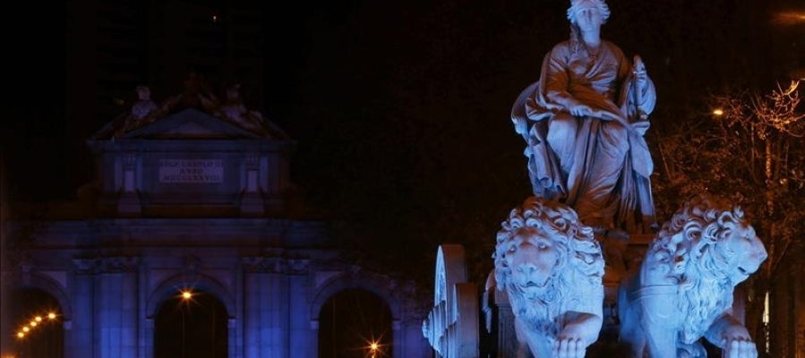 La fuente de Cibeles en una foto de archivo La fuente de Cibeles en una foto de archivo