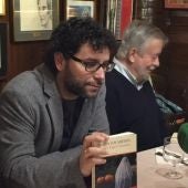 Miguel González, premio de Novela Café Gijón con 'Todos los miedos'