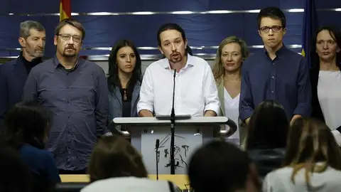 Pablo Iglesias ha trasladado al Rey su voluntad de formar gobierno con PSOE e IU Pablo Iglesias ha trasladado al Rey su voluntad de formar gobierno con PSOE e IU