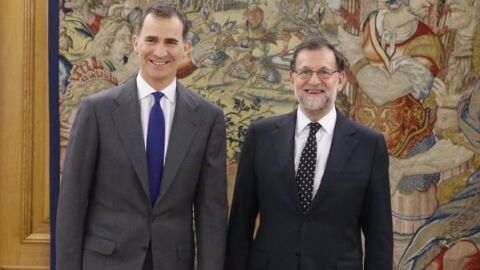 El Rey Felipe VI recibe a Mariano Rajoy en Zarzuela