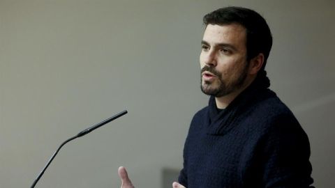 Alberto Garz&oacute;n comparece en rueda de prensa en el Congreso