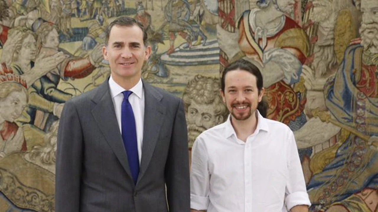 El Rey Felipe VI recibe a Pablo Iglesias en Zarzuela