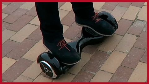 JPelirrojo y RoenlaRed prueban un juber board con Xuri Fenton, Zeus Santorini y &Aacute;lvaro de Vide&oacute;patas. En el VAPE n&uacute;mero 1249.