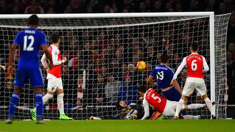 Diego Costa marca ante el Arsenal Diego Costa marca ante el Arsenal
