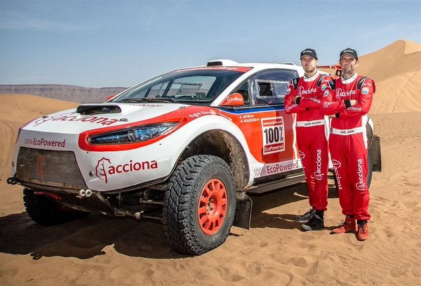 Azul y verde: Un coche ecológico en el Rally Dakar Azul y verde: Un coche ecológico en el Rally Dakar