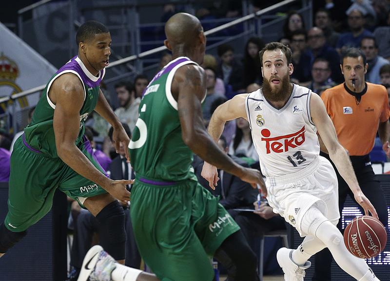 El Real Madrid sufre pero vence a un Unicaja que se queda fuera de la Copa El Real Madrid sufre pero vence a un Unicaja que se queda fuera de la Copa