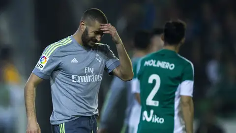 Benzema se lamenta tras una jugada Benzema se lamenta tras una jugada