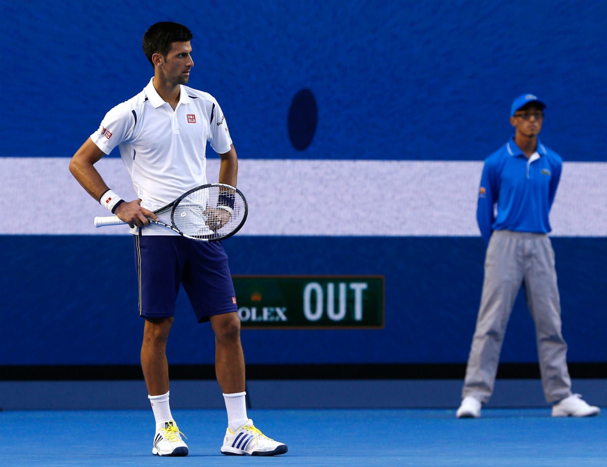 Djokovic demuestra que es humano pero logra meterse en cuartos tras cinco sets Djokovic demuestra que es humano pero logra meterse en cuartos tras cinco sets