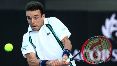 Roberto Bautista resta una pelota ante Berdych
