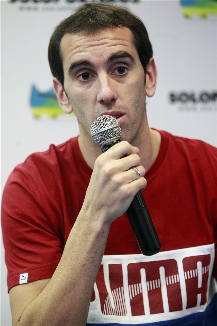 Godín: "La visita al Camp Nou es transcendental" Godín: "La visita al Camp Nou es transcendental"