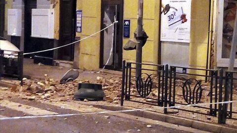 Aspecto de un inmueble afectado por el terremoto de 6.3 grados en el Mar de Albor&aacute;n