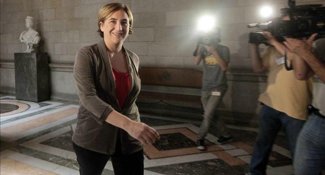 Ada Colau acusa a PP, Ciudadanos y PSOE de alimentar la polémica con los militares Ada Colau acusa a PP, Ciudadanos y PSOE de alimentar la polémica con los militares