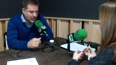 Primeiras declaracions de JAcobo Moreira tras o anuncio do Ministerio de prorrogar a concesión a Ence Susana Pedreira entrevista a Jacobo Moreira, presidente do PP local de Pontevedra , na cafetería Pasaje