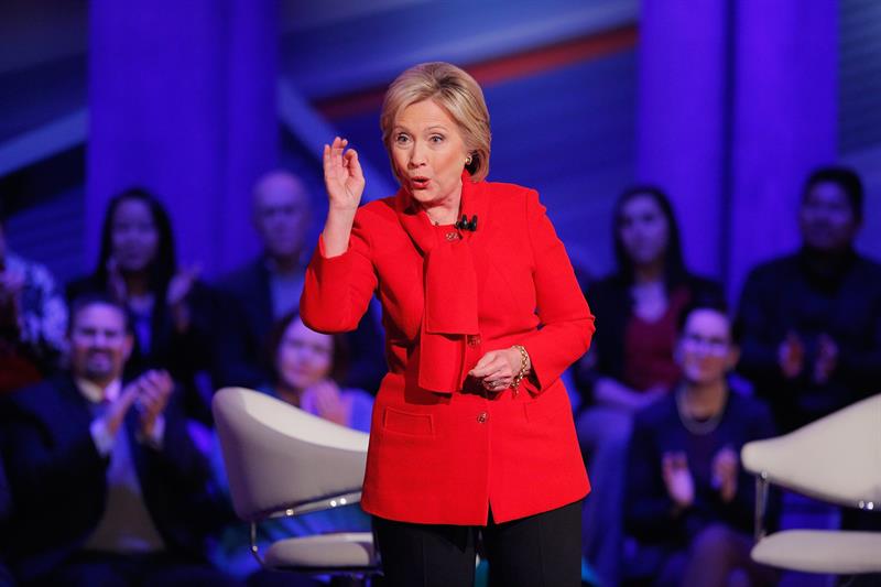 Clinton evita los ataques a Sanders a una semana de la votación en Iowa Clinton evita los ataques a Sanders a una semana de la votación en Iowa